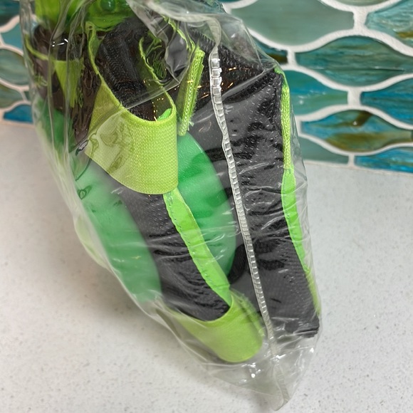 Z Kids Dinosaur Protective Gear Elbow Pads Knee Pads and Dino Squeaky Toy Green - Picture 7 of 8